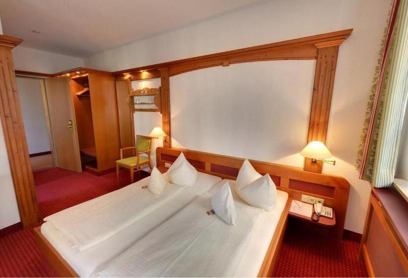 اتاق استاندارد چهار تخته, Augsburger Hof