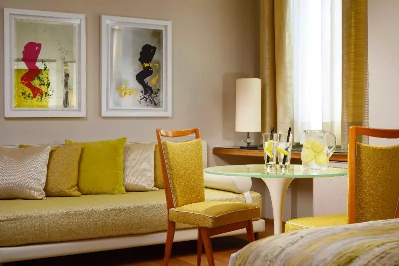 اتاق اجرایی سه نفره, Grand Hotel Minerva