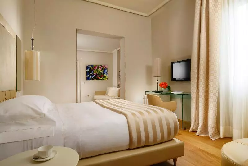 اتاق اجرایی سه نفره, Grand Hotel Minerva