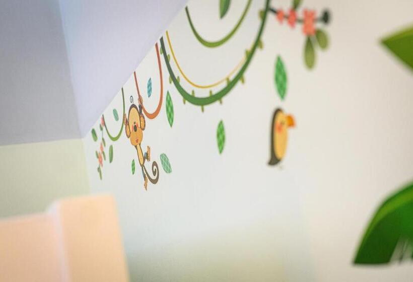 סוויטה משפחתית, Holiday Inn Lübeck, An Ihg