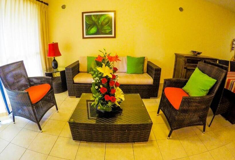 شقة غرفتين مطلة على البحر, Nautibeach Beach Front Condos In North Beach