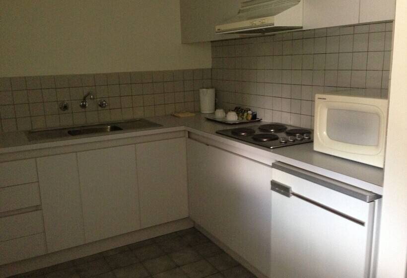 דירת שני חדרים, Nunawading Motor Inn