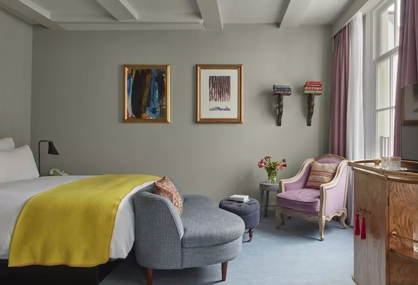 Classic Room Double Bed, Pulitzer Amsterdam