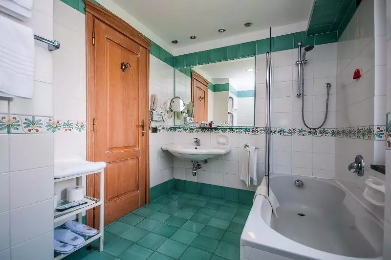 سوئیت جونیور با چشم‌انداز باغ, Punta Molino Beach Resort And Thermal Spa