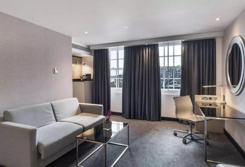 سوییت جونیور, Radisson Blu Hotel, Edinburgh City Centre