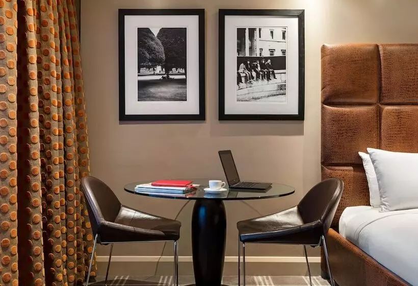 スタンダードルーム, Radisson Blu Hotel, London Heathrow