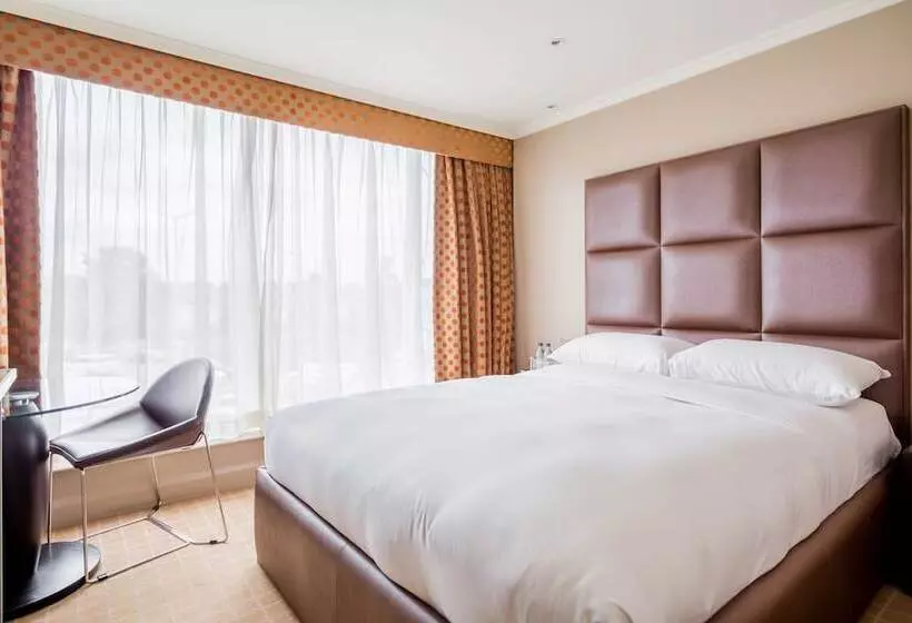スタンダードルーム, Radisson Blu Hotel, London Heathrow