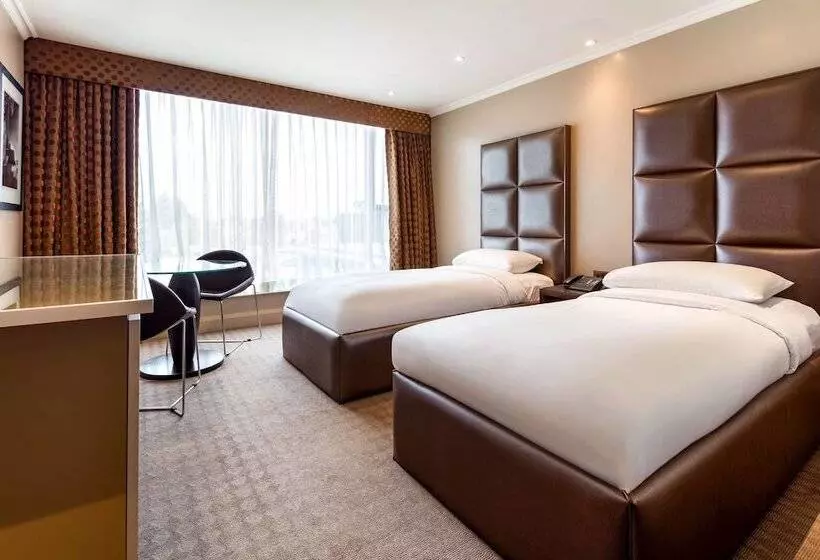 スタンダードルーム, Radisson Blu Hotel, London Heathrow