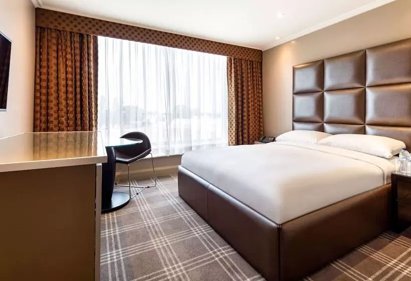 スタンダードルーム, Radisson Blu Hotel, London Heathrow