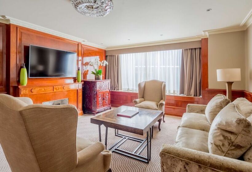Люкс, Radisson Blu Hotel, London Heathrow