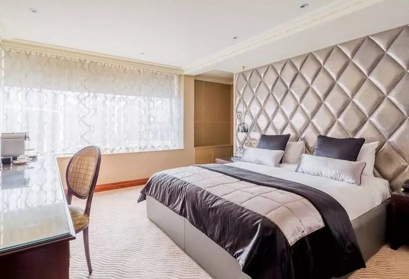 スイート, Radisson Blu Hotel, London Heathrow