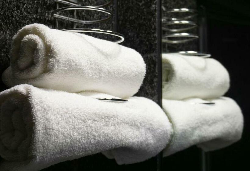 Номер Стандарт, St Giles London – A St Giles