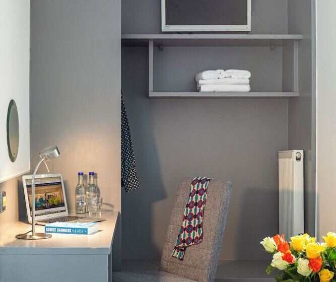 Номер Стандарт, St Giles London – A St Giles