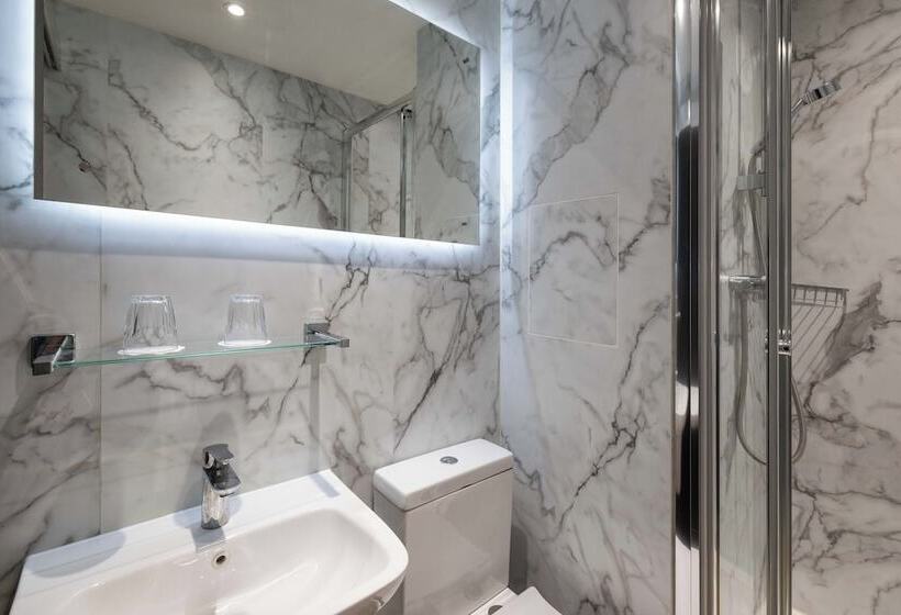 Номер Стандарт, St Giles London – A St Giles