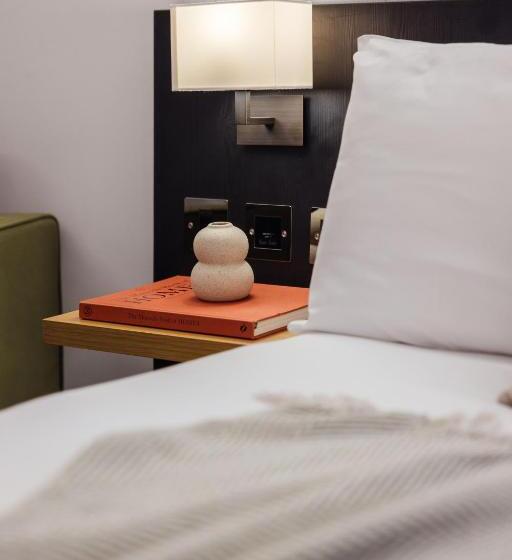 Номер Стандарт Трехместный, St Giles London – A St Giles