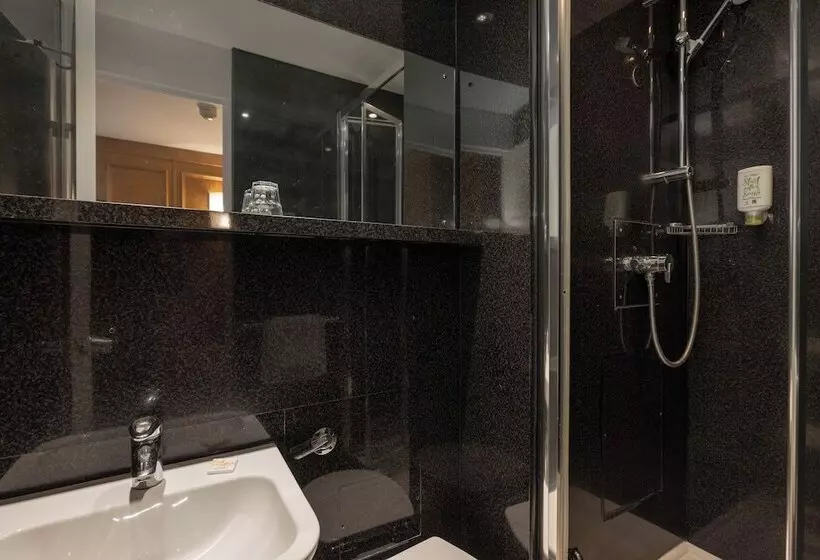 اتاق کلاسیک, St Giles London – A St Giles