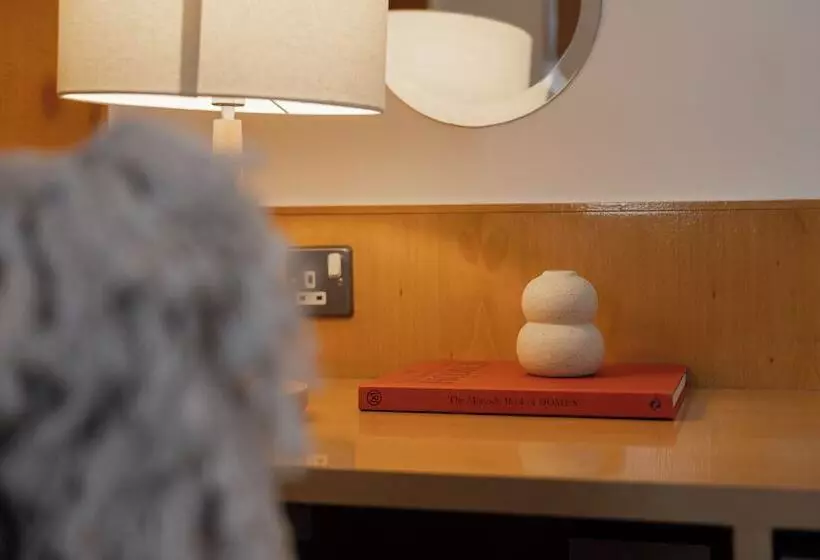 اتاق سوپریور, St Giles London – A St Giles