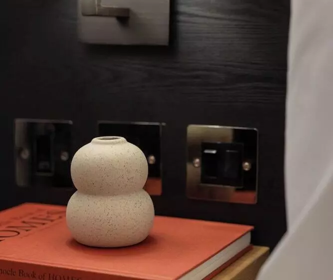 اتاق استاندارد, St Giles London – A St Giles