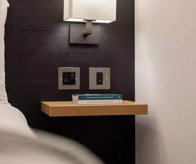 اتاق استاندارد, St Giles London – A St Giles