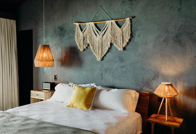 اتاق استاندارد با تخت بزرگ, The Waves At Cane Bay