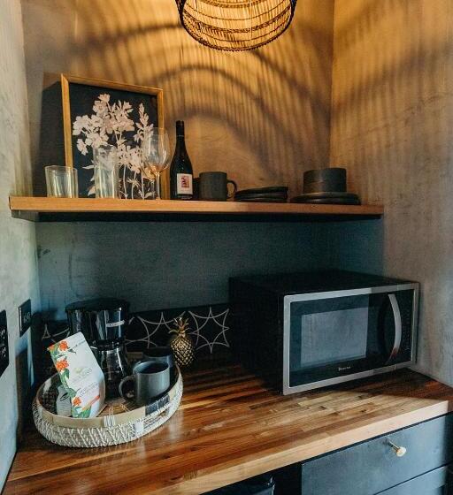 اتاق استاندارد با تخت بزرگ, The Waves At Cane Bay