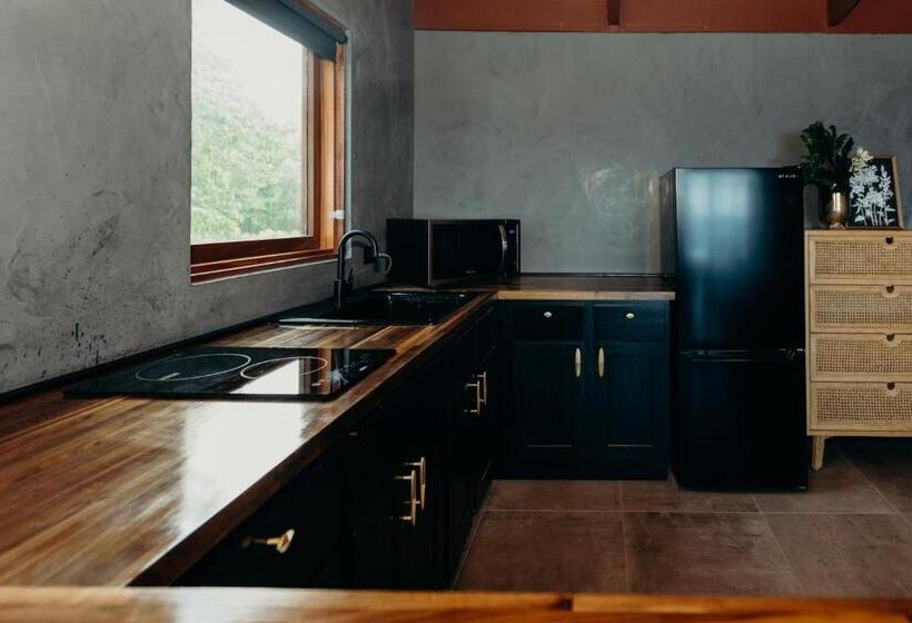 اتاق سوپریور, The Waves At Cane Bay