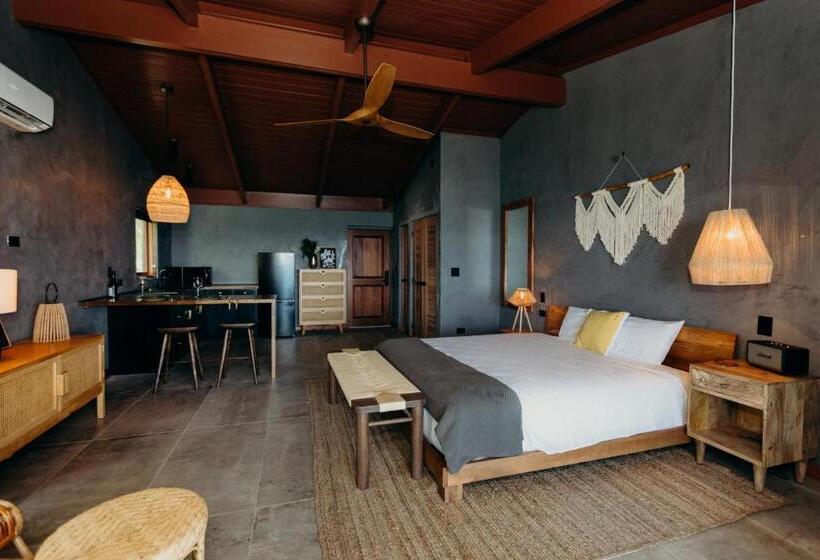 اتاق سوپریور, The Waves At Cane Bay