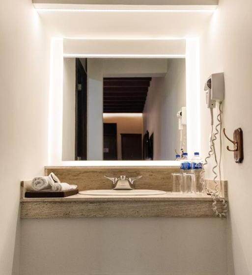 غرفه قياسيه سريرين مزدوجين, Boutique Naura Centro