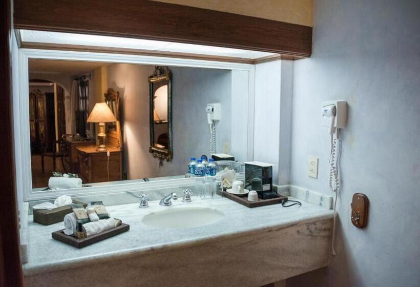 جناح, Boutique Naura Centro