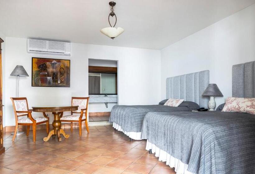 جناح, Boutique Naura Centro