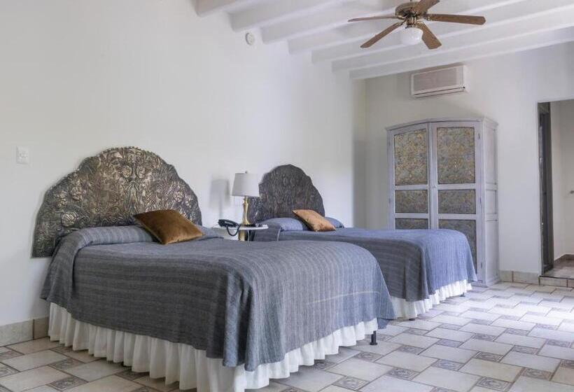 جناح, Boutique Naura Centro