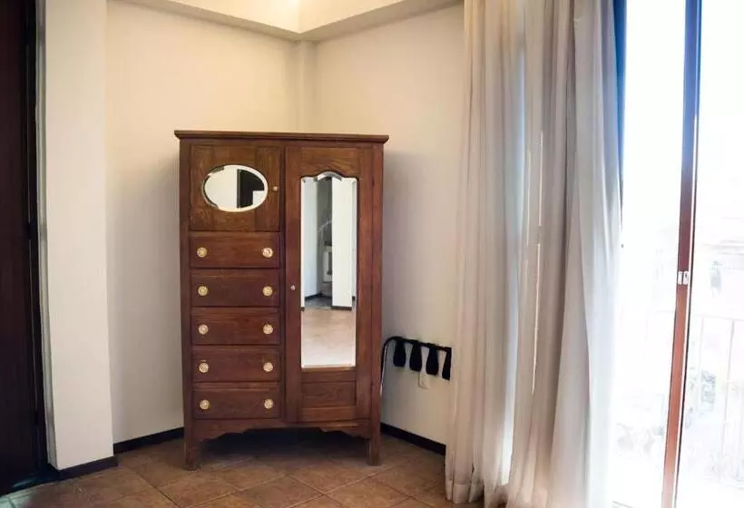 سوئیت با تخت بزرگ, Boutique Naura Centro
