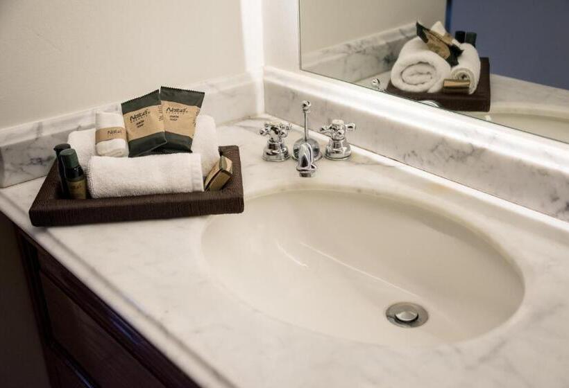 جناح, Boutique Naura Centro