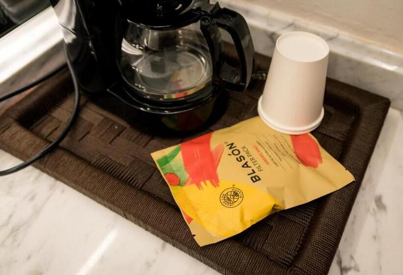 جناح, Boutique Naura Centro