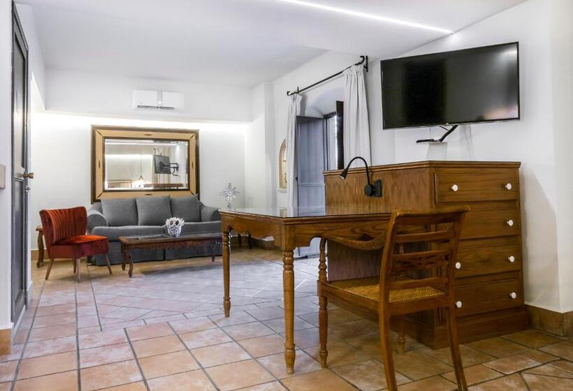 جناح, Boutique Naura Centro