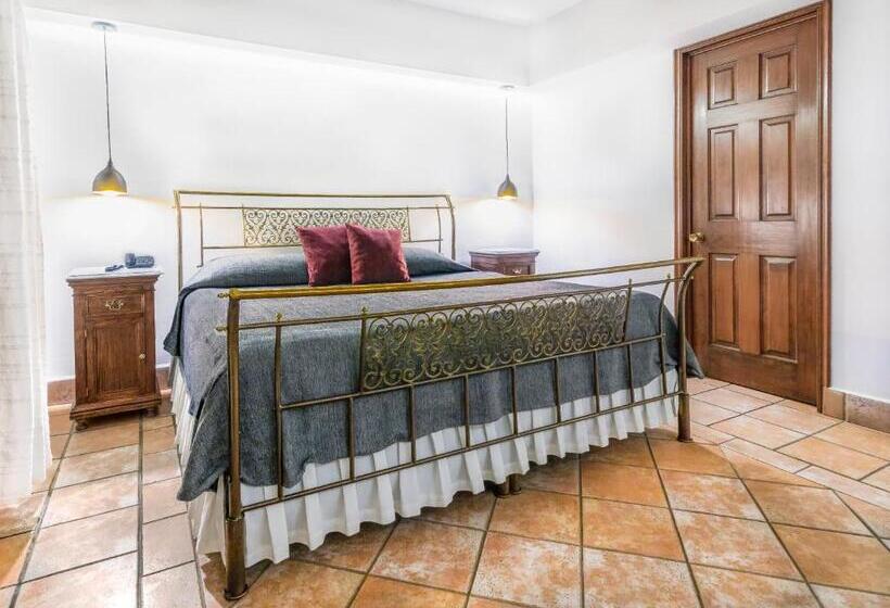 جناح, Boutique Naura Centro