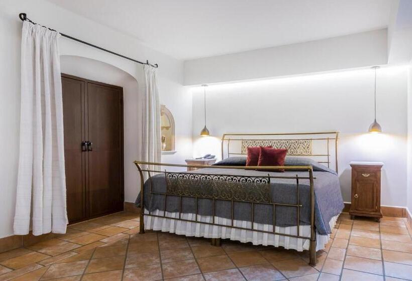 جناح, Boutique Naura Centro