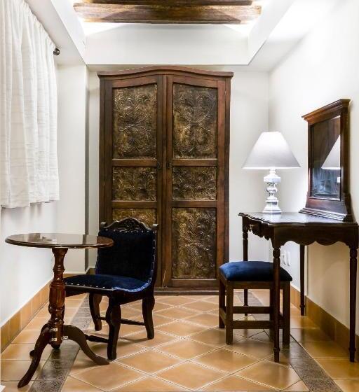 جناح, Boutique Naura Centro