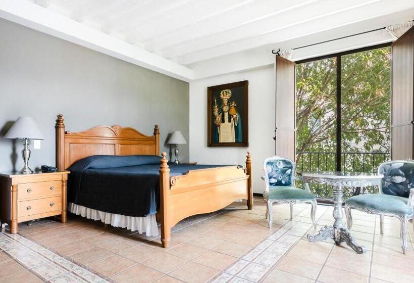 جناح, Boutique Naura Centro