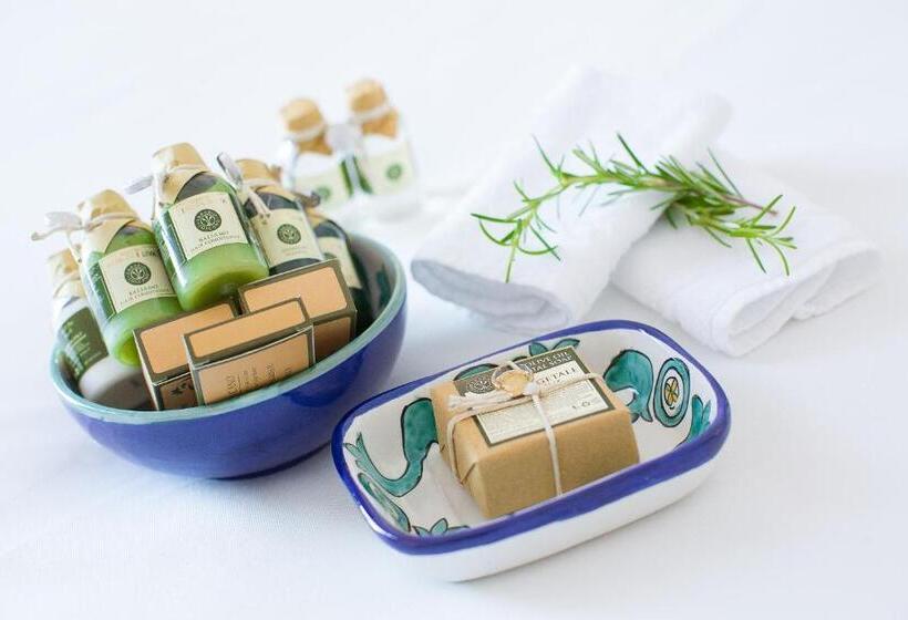 オーシャンビューデラックスルーム, Caesar Augustus