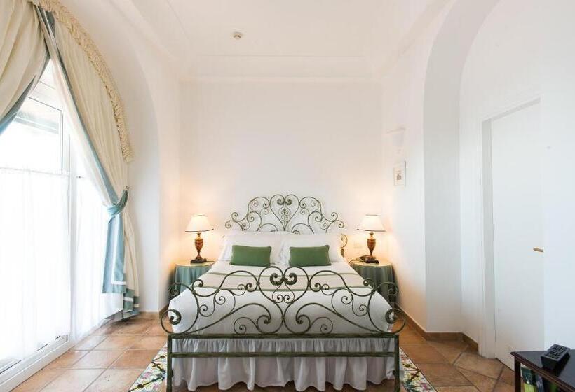 オーシャンビューデラックスルーム, Caesar Augustus