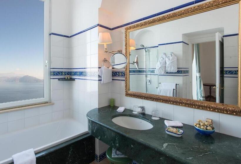 オーシャンビューデラックスルーム, Caesar Augustus