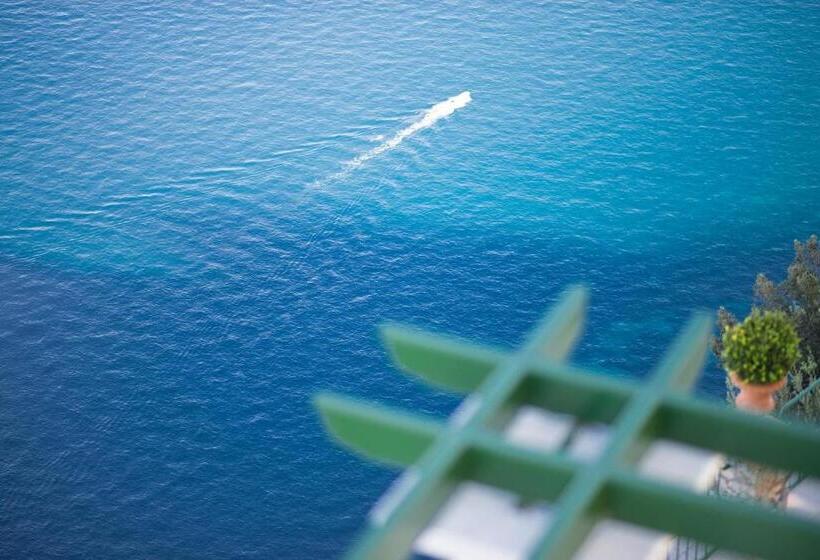 带按摩浴盆的套房, Caesar Augustus