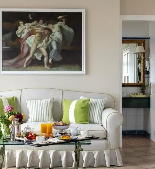 Suite cu Hidromasaj, Caesar Augustus