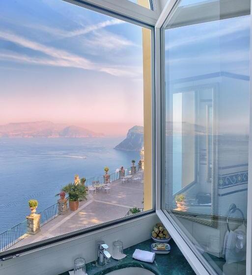 Suíte Júnior Vista Mar, Caesar Augustus