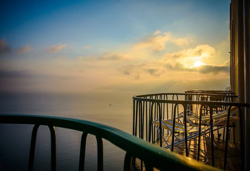 オーシャンビュージュニアスイート, Caesar Augustus