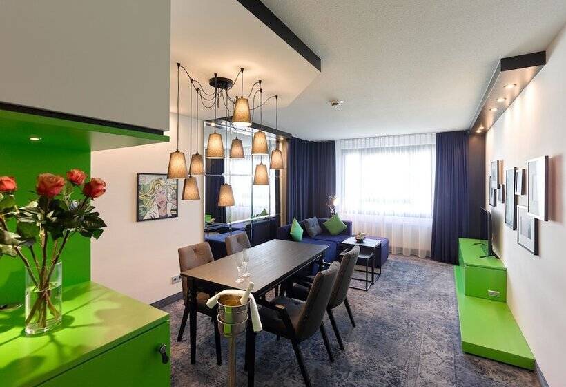 جناح, Holiday Inn Stuttgart, An Ihg