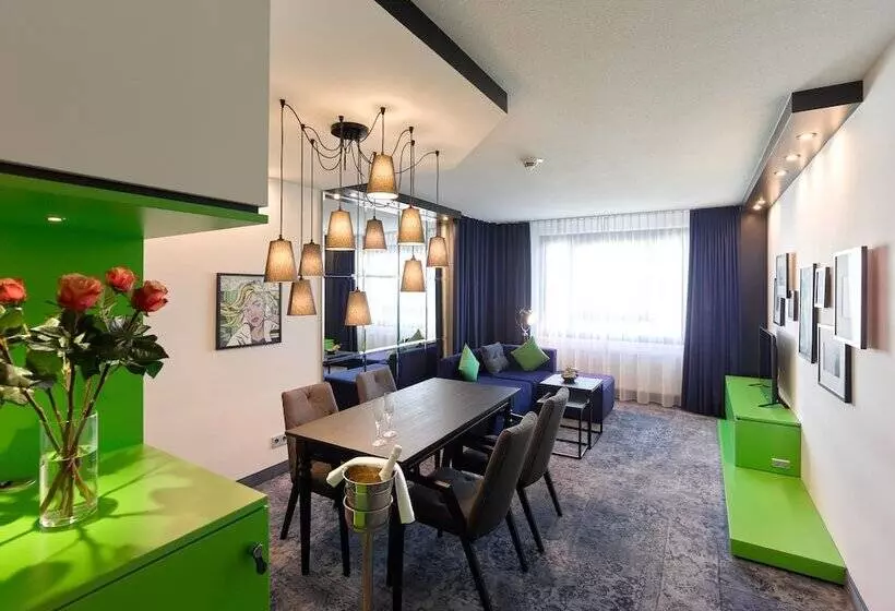 سوییت, Holiday Inn Stuttgart, An Ihg