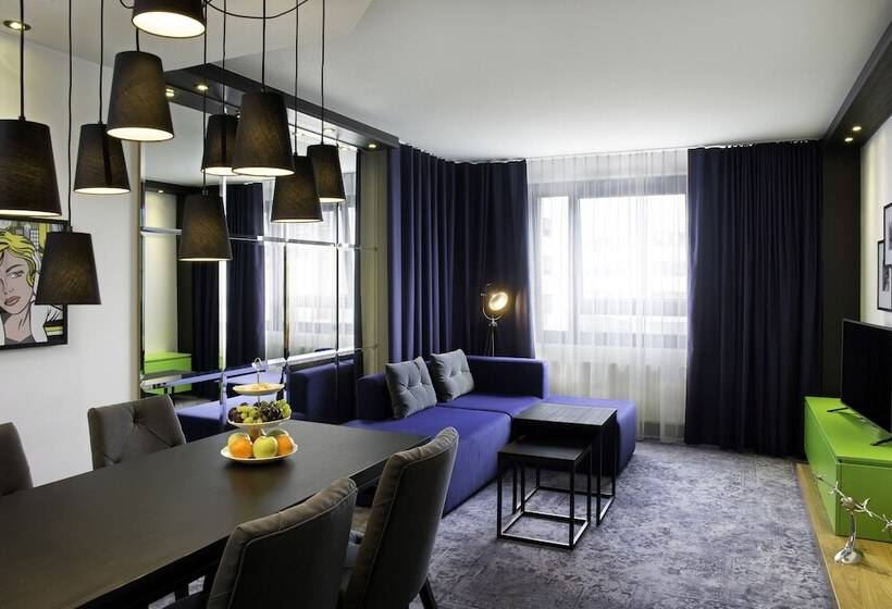جناح, Holiday Inn Stuttgart, An Ihg