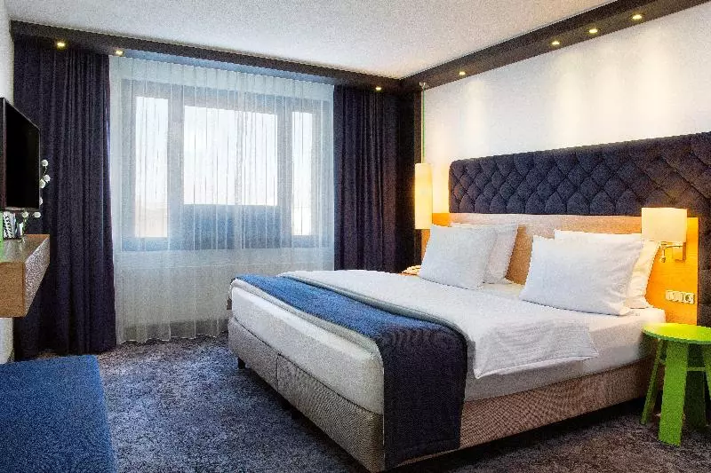 سوییت, Holiday Inn Stuttgart, An Ihg